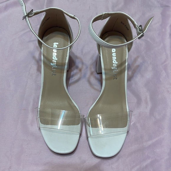 size woman 5 1/2 , color is a pale white, laundry list brand - Picture 2 of 3